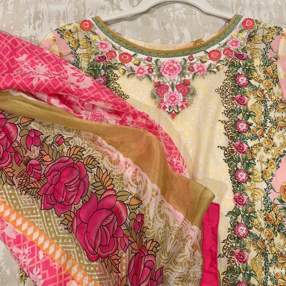 Thread and Motifs - Picture 2 of 2